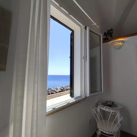 לינה וארוחת בוקר Punta Cutieri 4*