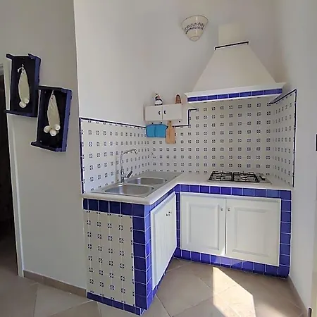 לינה וארוחת בוקר Punta Cutieri 4*
