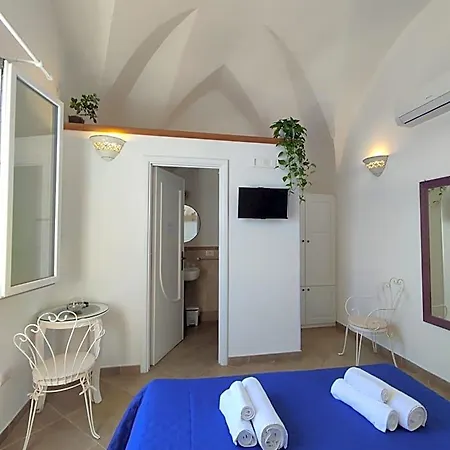 Punta Cutieri Couette-café 4*