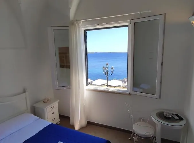 לינה וארוחת בוקר Punta Cutieri 4*