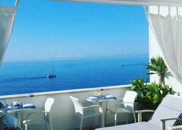 Punta Cutieri לינה וארוחת בוקר 4*